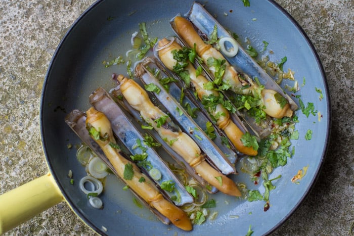 ASIAN STYLE RAZOR CLAMS